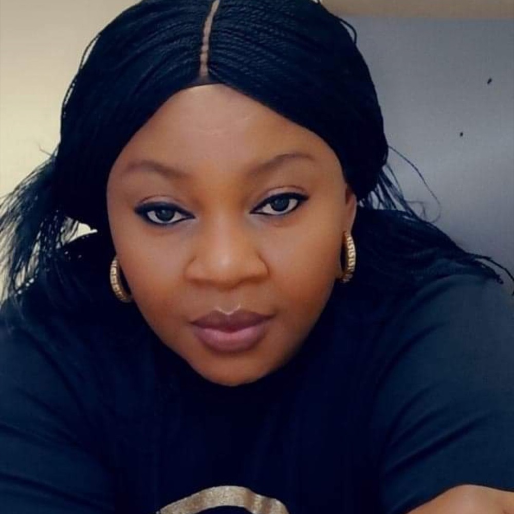 Meet your Posher, Uju